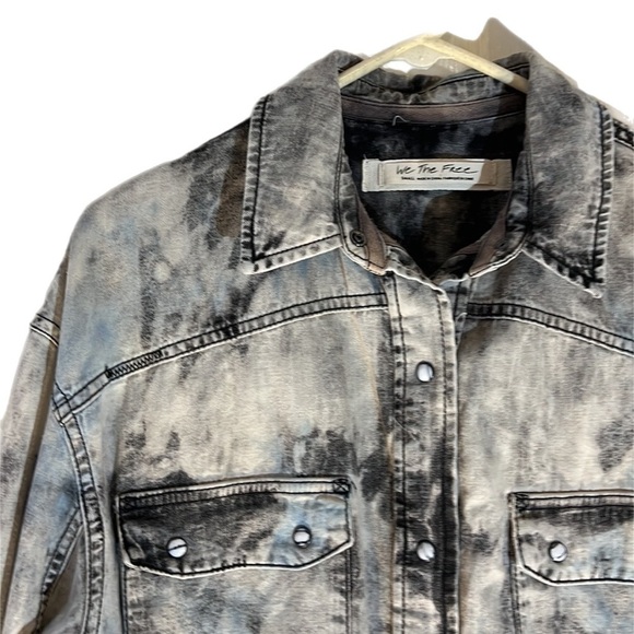 NWOT We The Free Lovestruck Shacket  Acid Washed Blue Snaps Denim Oversized  S - Picture 4 of 9